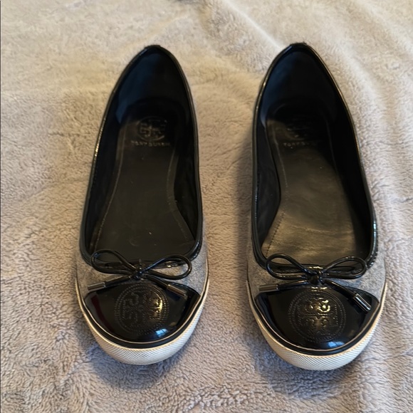 Women’s Tory Burch Black and Gray Skyler Flannel Sneaker Size 9 - Picture 2 of 6